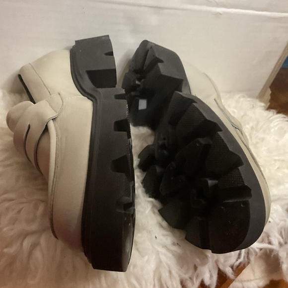Miz Mooz Neutral leather lug sole loafers
40 - Picture 7 of 13